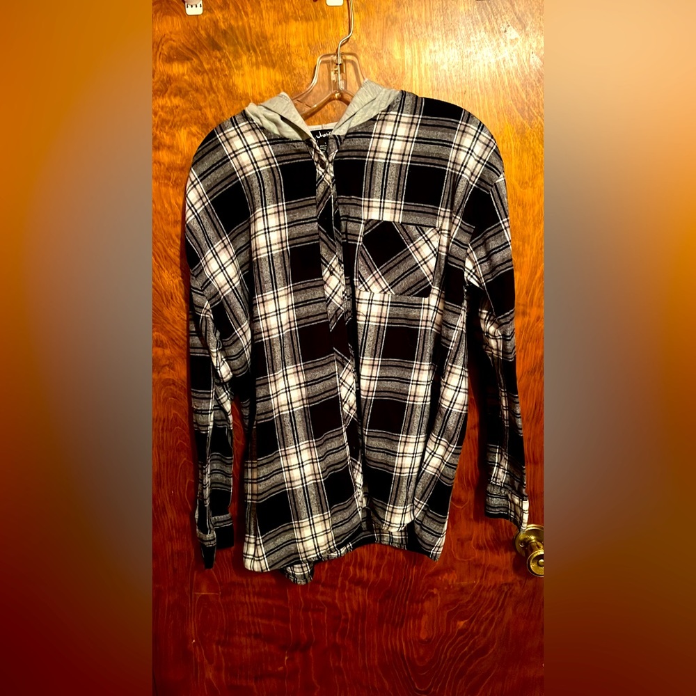 Black and white button up *Justify* hooded flannel. Never worn.